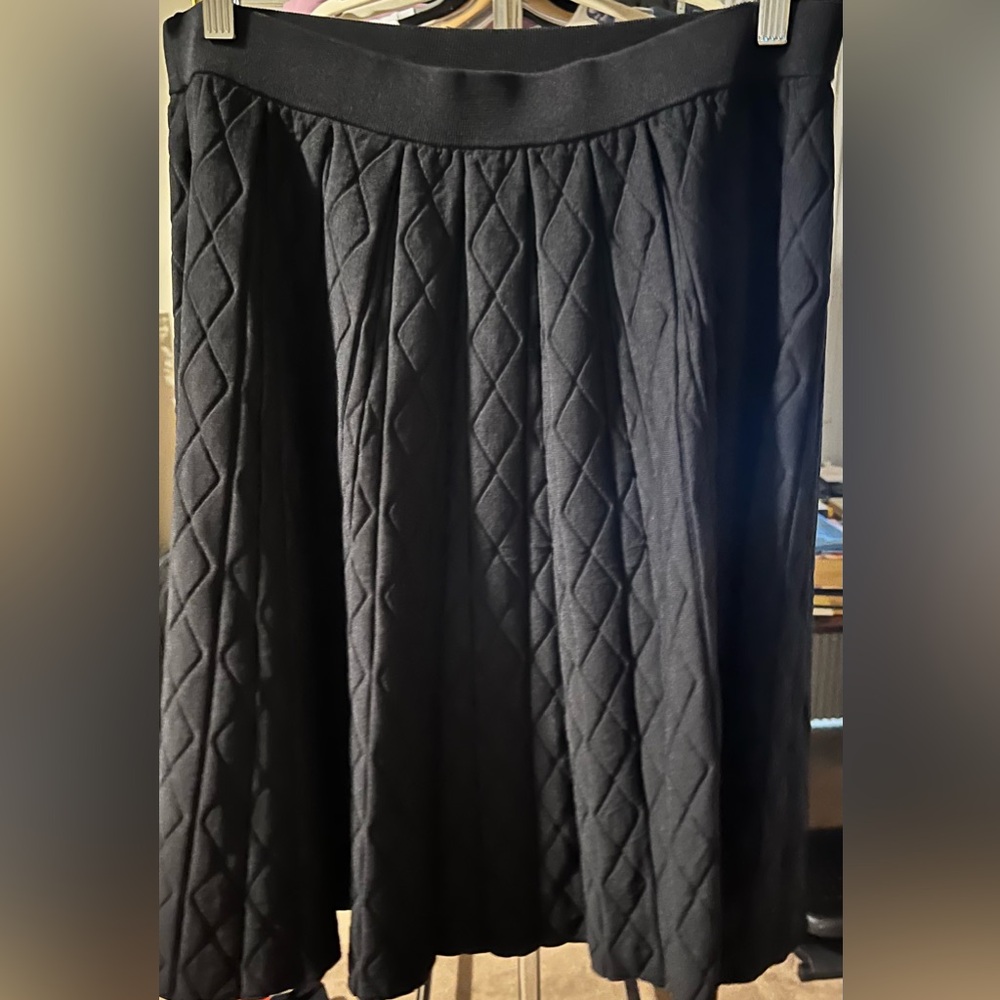 Aleeza ParisDiamond Knit 23 inch skirt.